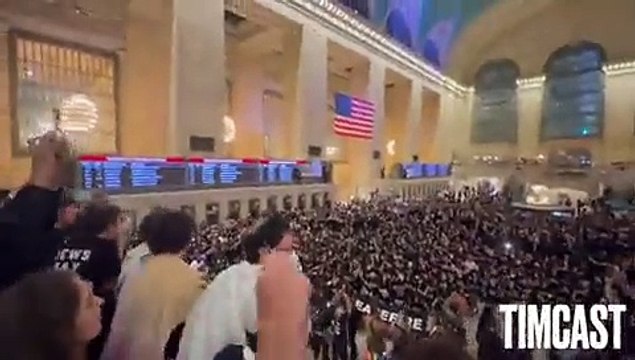 ABD’li Yahudiler'den Gazze için 'ateşkes' çağrısı. New York’ta tren istasyonunu işgal ettiler