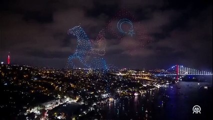 İstanbul Boğazı'nda muhteşem drone gösterisi: Yaşasın Cumhuriyet
