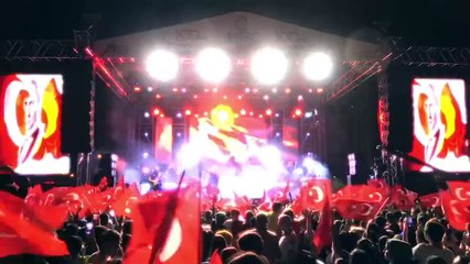 Kıraç'tan Cumhuriyetimizin 100. yılı için marş: "Yaşa, var ol Türkiye"