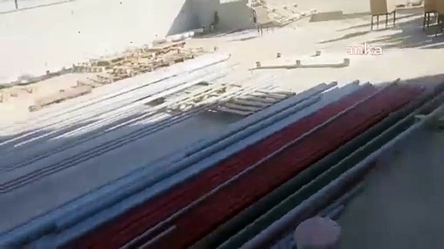 En 'lüks' yurtta öğrencilere bunu reva gördüler. İnşaat pislikleri içinde domates ekmekle kahvaltı ediyorlar