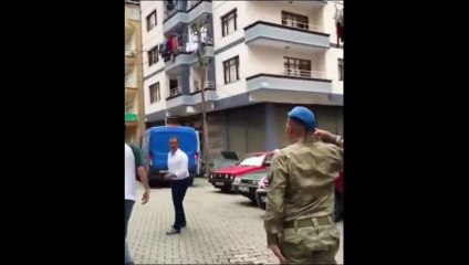 Babasına sürpriz yapan Türk askeri...