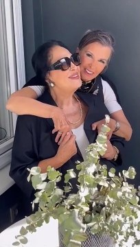 Yeşilçam efsaneleri Filiz Akın ile Türkan Şoray yıllar sonra bir araya geldi. İki Cumhuriyet kadını arkadaş buluştuk