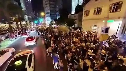 Binlerce İsrailli'den Netanyahu'ya protesto: Netanyahu İstifa!