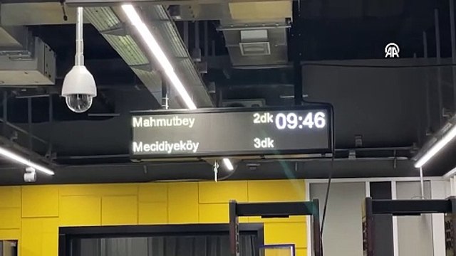 İstanbullunun ulaşım çilesi! Metro arızalandı seferler aksadı