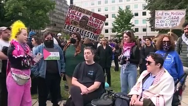 İsrail'in Filistin'e saldırılarını protesto eden bir grup Yahudi gözaltına alındı