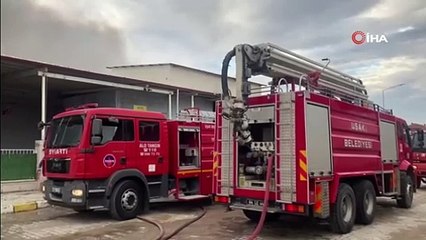 Tekstil fabrikasındaki yangın kısa sürede büyüdü