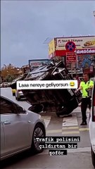 Kaza olan kapalı yola girmeye çalışan sürücü trafik polisini çıldırttı