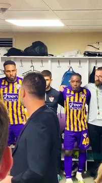 Arda Turan motivasyon konuşması yaptı. İzleyenler akıllarına Fatih Terim'i getirdi