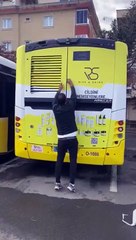 İBB, otobüslerdeki Dilan Polat ürünlerinin reklamı kaldırıldı