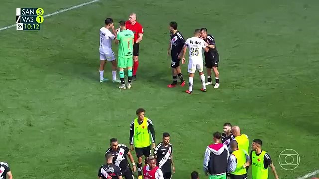 Brezilya'da saha karıştı. Santoslu oyuncunun yaptığı hareket gündem oldu