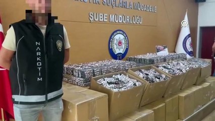 İzmir'de 401 bin 260 adet ele geçirildi. Polisler say say bitiremedi