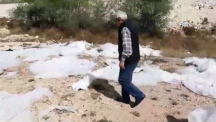 Sivas’ta boş arazide bulundu. Tavra Deresi’nin etrafını beyaza bürüdü