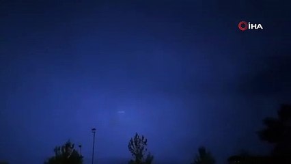 Bitlis'te şimşekler geceyi gündüze çevirdi