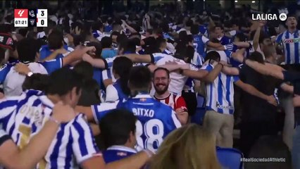 Derbiyi üzerinde formayla rakip tribünde izledi. Türkiye'de yaşansa ne olurdu?