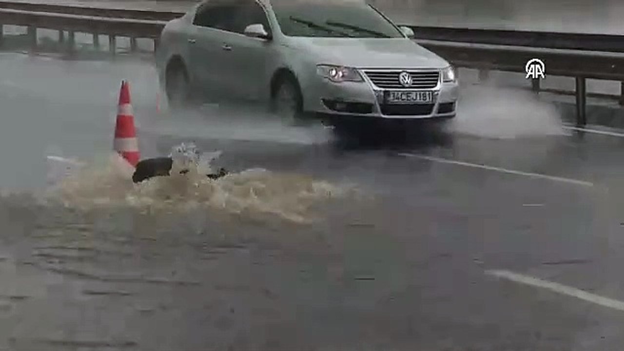 İstanbul'un Anadolu Yakası'nda sağanak etkisini gösteriyor