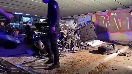 İstanbul’da tümsekten seken araç 4 kişiye mezar oldu. Hurdaya dönen araçtan 2 tabanca çıktı
