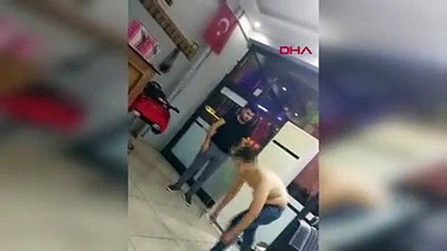 Elinde sopayla yarı çıplak soyduğu çıraklarını yerlerde süründürdü. Valilikten berber açıklaması geldi