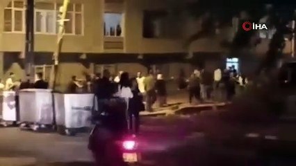 Başakşehir’de kalabalık iki grup birbirlerine sopa ve küreklerle saldırdı