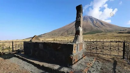Ağrı Dağı'nda şehit düşen Mehmetçiğin ölüm nedeni baş taşında yazıyor