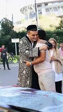 CZN Burak'a bir hayranı lüks otomobil hediye etti. Allah herkese böyle hayran nasip etsin