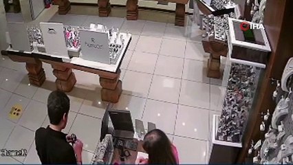 60 bin TL değerindeki hırsızlık yapıp toz oldu. Arkasından koştular ama...