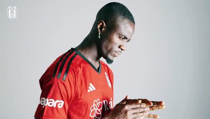 Beşiktaş'ın yeni transferi Bailly imzayı attı