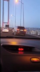 Osmangazi Köprüsü’nde yaşanan gizemli olayın sebebi ortaya çıktı. 10 aracın lastikleri aynı anda patlamıştı
