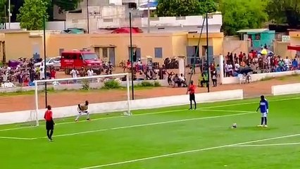 Penaltıyı atmak için orta sahaya kadar gerildi. Bir garip penaltı vuruşu