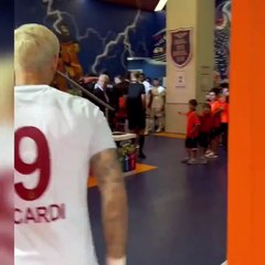 Icardi neye uğradığını şaşırdı. Çocuklar bir anda üstüne koştu