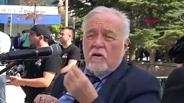 İlber Ortaylı mikrofonu bozulunca sinirlendi: Bu işler kanun nizam yazmakla olmuyor