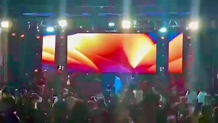 Mahsun Kırmızıgül kendini eleştirenlere yanıt verdi. Sahneye kısa şortla çıktığı için linç yemişti