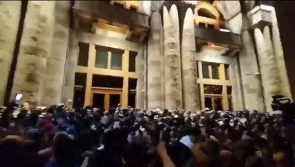 Azerbaycan  işgalci Ermenileri vurdu Erivan karıştı