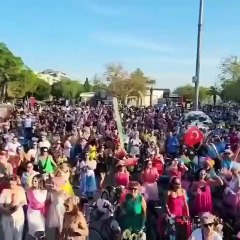 İzmir'de Süslü Kadınlar bisikletleriyle yollara döküldü. 4 bin kişi katıldı