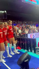 İşte yedeklerin olduğu yerden kızların aldığı şampiyonluk sayısı. Bin sefer seyretseniz doyamazsınız