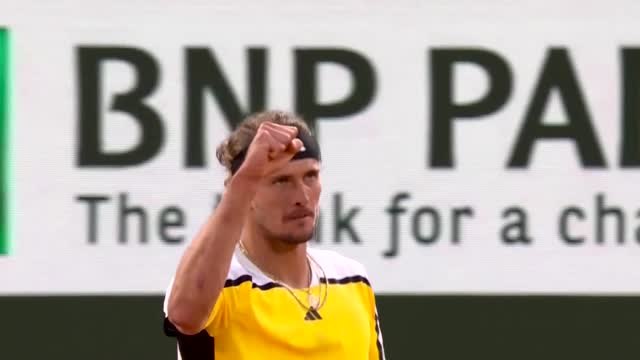 Dominant Zverev through to French Open final