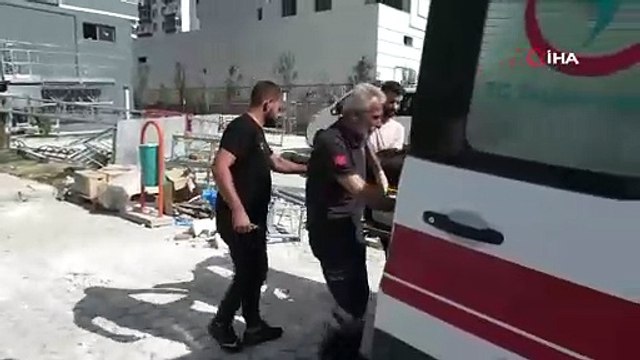 İnşaat iskelesi çöktü: 2 işçi yaralandı
