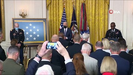 ABD Başkanı Biden madalya törenine maskeyle katıldı