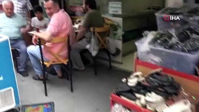 Pendik'te dolaşan robot köpeğin başına gelmeyen kalmadı 'Hoşt' diyen de oldu, çay-simit ikram eden de.