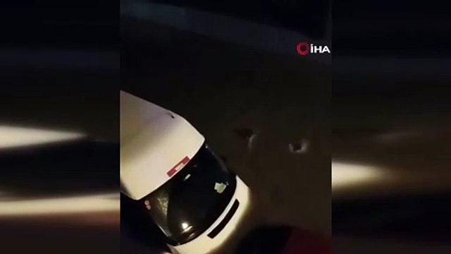 Sel sularında can pazarı: Evini su basan vatandaş yüzerek kurtuldu