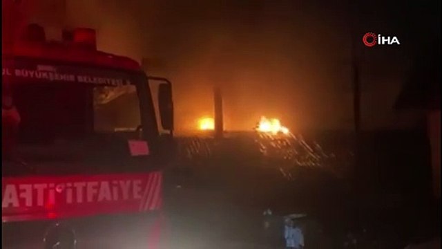 Sarıyer’de metruk bina alev alev yandı