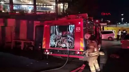 Beyoğlu'nda dizi çekimi de yapılan tarihi handa yangın
