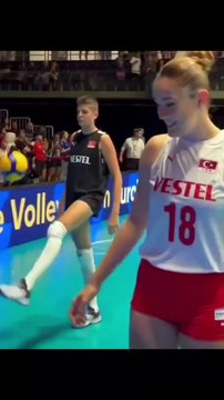 Ebrar top sektirince Quaresma kıskançlıktan çatladı. Quaresma ne ki! Beşiktaşlı Ebrar'ın yaptıklarına bakın...