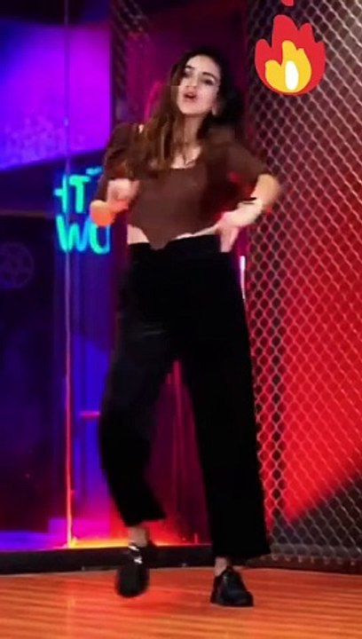 System Pe System #viral #shorts #viralshorts #trendingshorts #danceshorts