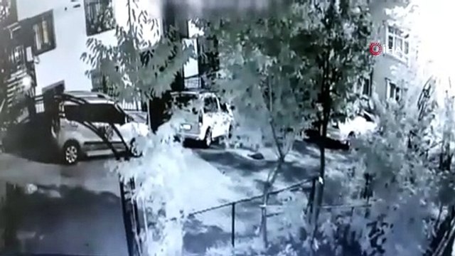 Kardeşinin evini benzin döküp yaktı