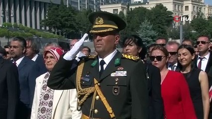 Azerbaycan’da 30 Ağustos Zafer Bayramı 101. yılında törenle kutlandı