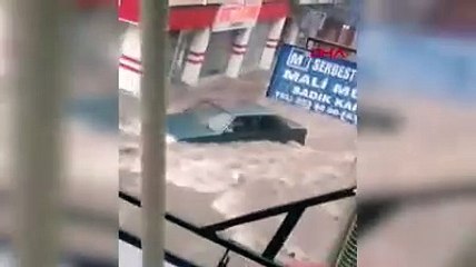 Sağanak yağmur Afyonkarahisar'ı göle çevirdi