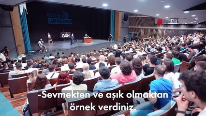 Yapay zeka Sophia "İnsanlar zavallı insan olmak istemem" dedi. Oğuzhan Uğur'un cevabı sosyal medyayı salladı