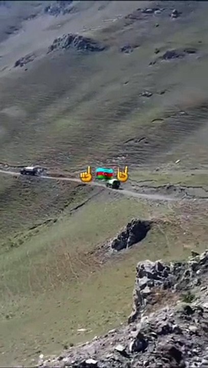 Azerbaycan ordusu Ermenistan sınırına sevkiyat yapmaya devam ediyor