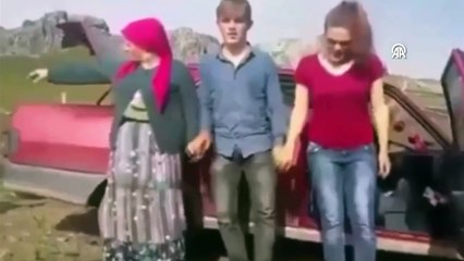 Şehit Eren Bülbül'ün ailesiyle horon oynadığı anlar ortaya çıktı