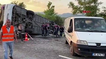 Katliam gibi kaza. Kamyonun çarptığı otobüsteki 6 kişi hayatını kaybetti